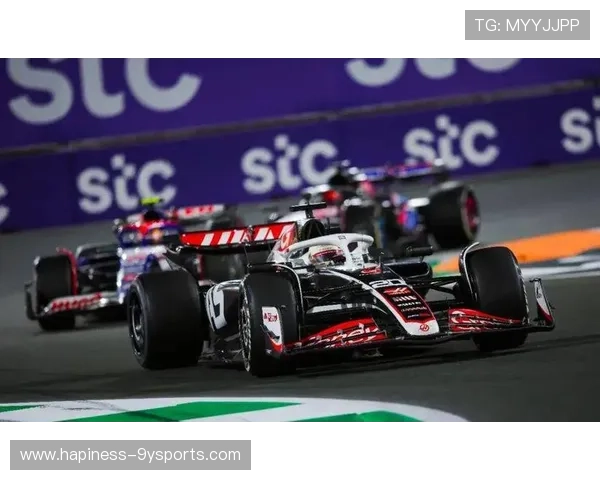 F1赛季最新动态：车队调整策略与顶尖车手激烈竞争解析